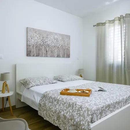 Apartment Dora In Kastanjer