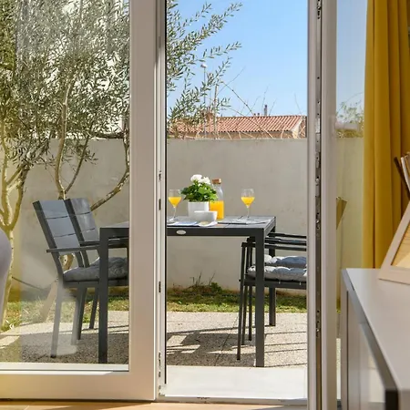 Apartment Dora In Kastanjer Pula